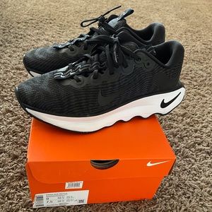 NIKE MOTIVA WOMENS WALKING SHOES